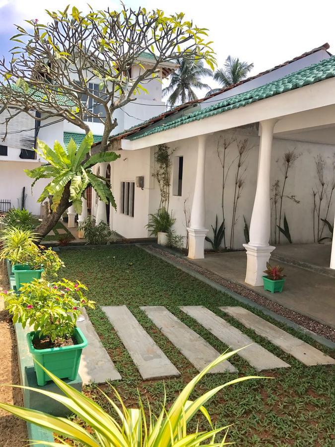 Villa Sri Beach Негомбо Экстерьер фото